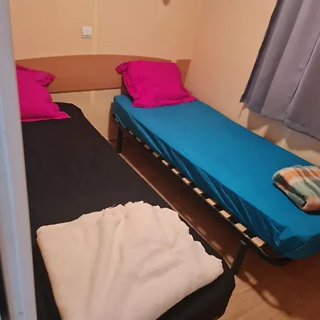 캠프장 Camping Les Galets Grand Mobilhom Banassac